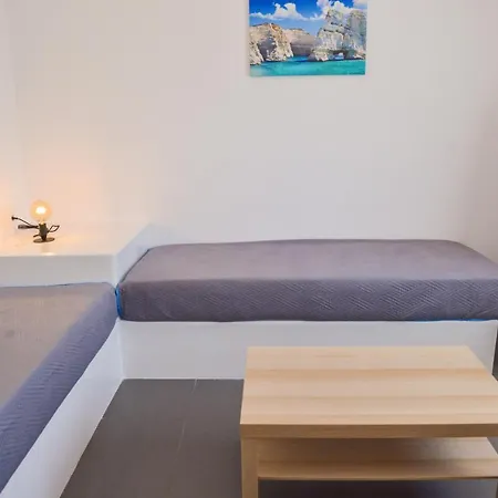 アパート Tzoka's アダマス